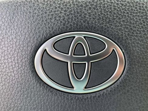 Used 2025 Toyota Grand Highlander AWD image 32
