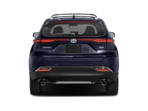 Used 2024 Toyota Venza XLE image 8