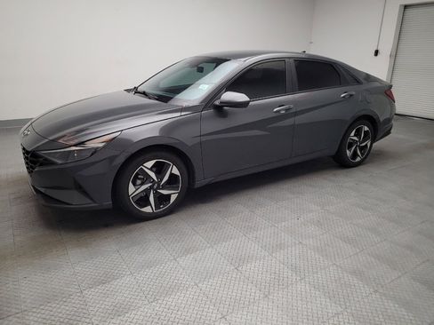 Used 2023 Hyundai Elantra SEL w/ Convenience Package FWD image 2