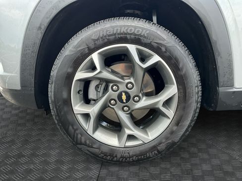 Used 2025 Chevrolet Trax LT w/ LT Convenience Package FWD image 14