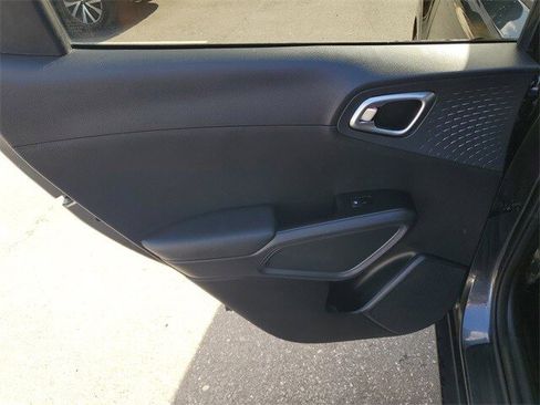 Used 2021 Kia Soul S image 9
