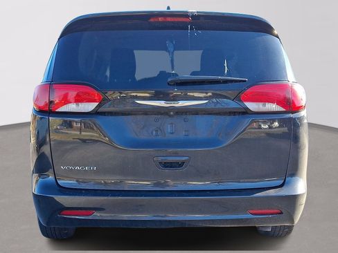 Used 2021 Chrysler Voyager Lxi image 5