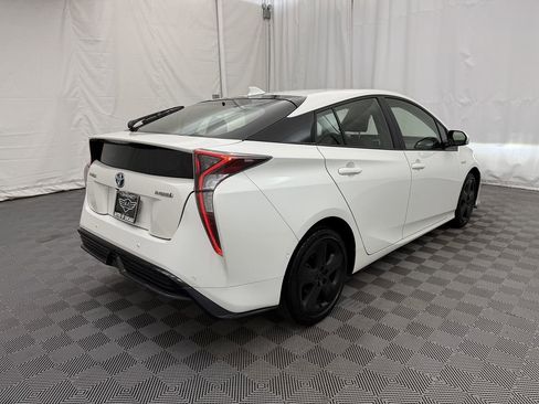 Used 2018 Toyota Prius Three Touring w/ Appearance Package FWD image 5