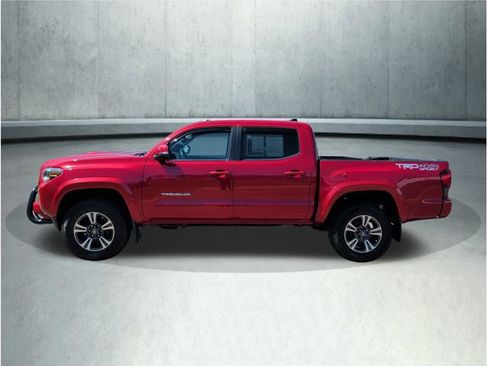 Used 2019 Toyota Tacoma TRD Sport w/ Technology Package AWD/4WD image 2