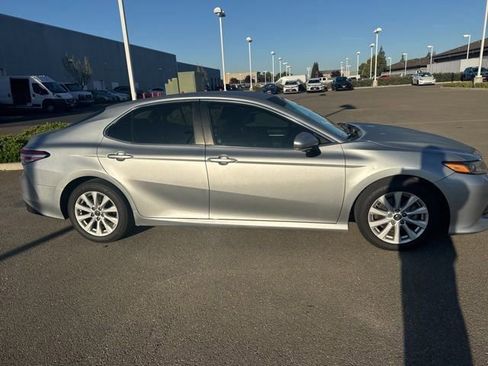 Used 2018 Toyota Camry LE w/ Convenience Package image 5