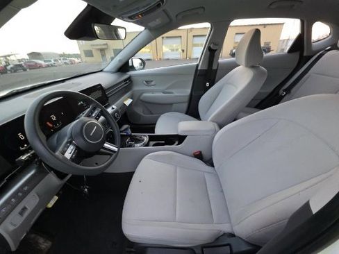 Used 2024 Hyundai Kona SE image 8