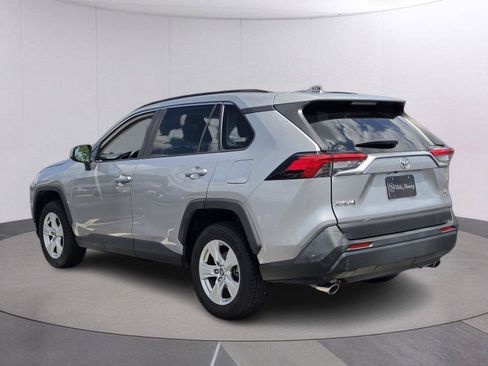 Used 2021 Toyota RAV4 XLE FWD image 3