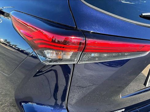 Used 2023 Toyota Highlander XLE image 28