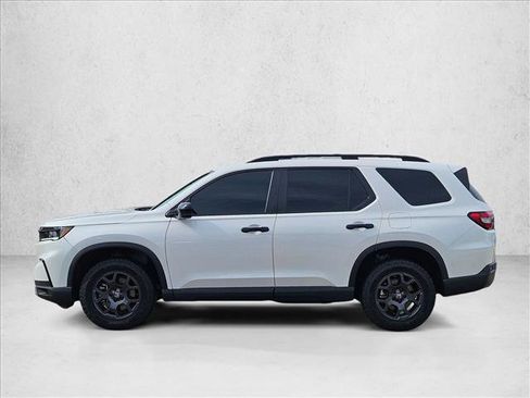 Used 2025 Honda Pilot TrailSport image 9