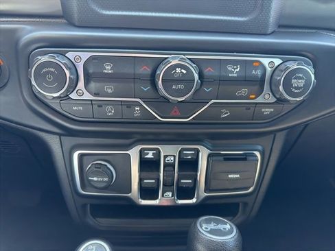 Used 2019 Jeep Wrangler Unlimited Sport S AWD/4WD image 28
