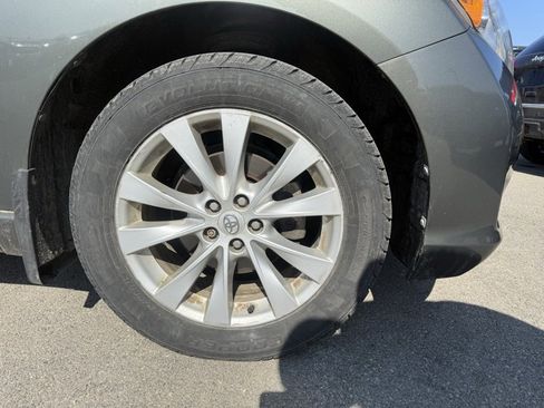 Used 2014 Toyota Venza LE w/ LE Convenience Package image 4