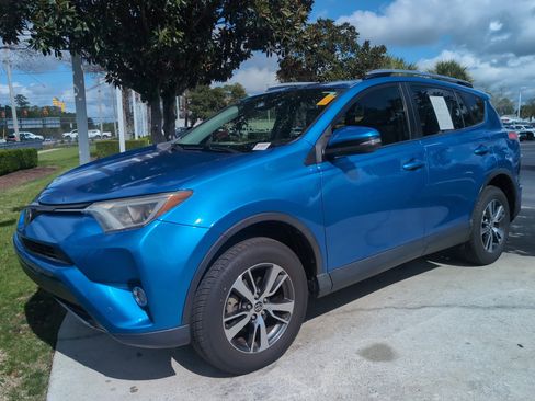 Used 2018 Toyota RAV4 XLE image 5