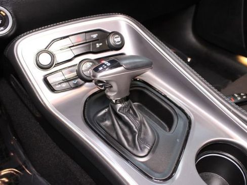 Used 2019 Dodge Challenger SXT image 17