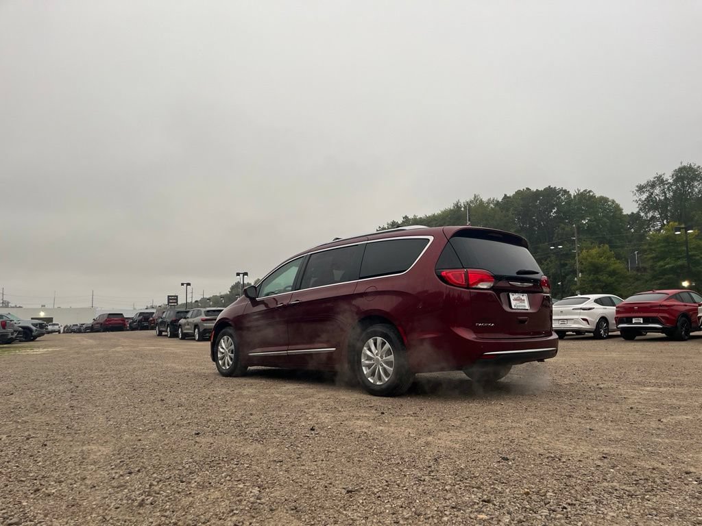 Used 2019 Chrysler Pacifica Touring-L FWD image 6