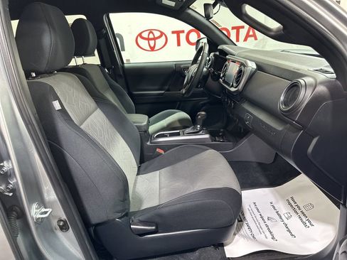 Used 2023 Toyota Tacoma TRD Off-Road w/ Technology Package AWD/4WD image 10