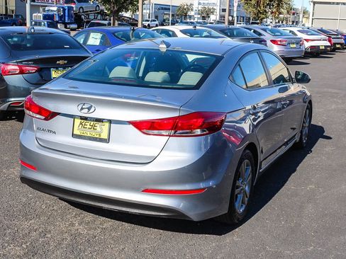 Used 2017 Hyundai Elantra SE image 4