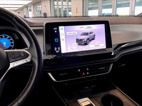 Used 2024 Volkswagen Atlas Cross Sport SE image 7