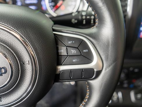 Used 2018 Jeep Compass Latitude w/ Popular Equipment Group FWD image 16