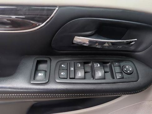 Used 2012 Chrysler Town & Country Touring w/ Entertainment Group #1 image 8