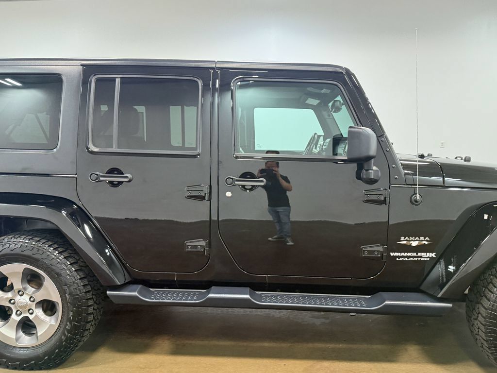 Used 2018 Jeep Wrangler Unlimited Sahara AWD/4WD image 32