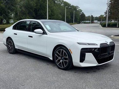 New 2025 BMW i7 xDrive60 image 2