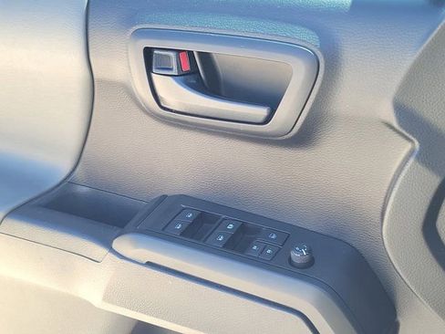 Used 2020 Toyota Tacoma SR w/ SR Convenience Package image 18