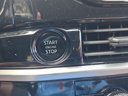 Used 2025 Nissan Pathfinder SV FWD image 32