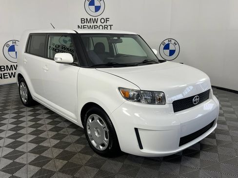 Used 2010 Scion xB FWD image 1