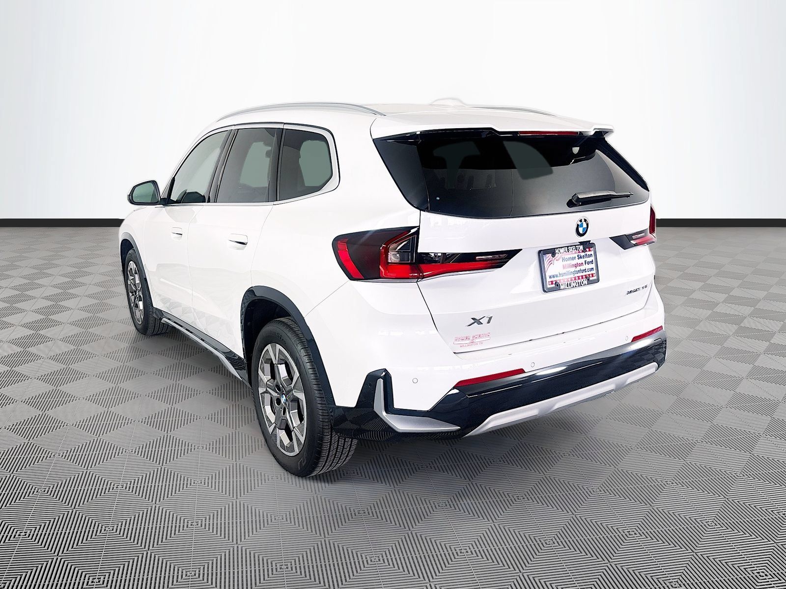 Used 2025 BMW X1 xDrive28i AWD/4WD image 5