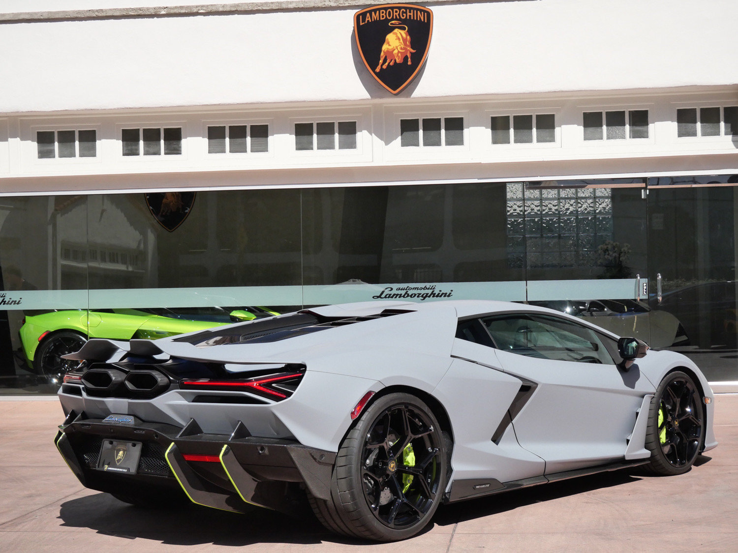Used 2025 Lamborghini Revuelto AWD/4WD image 3