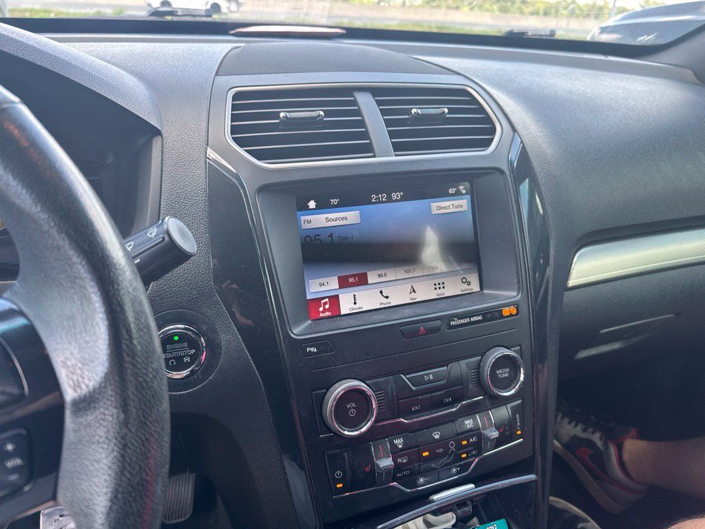 Used 2019 Ford Explorer XLT w/ Equipment Group 202A FWD image 10