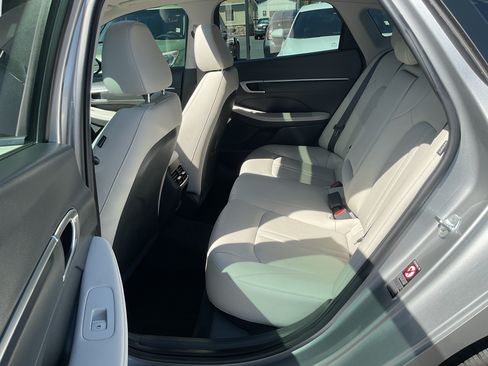 Used 2022 Hyundai Sonata Limited w/ Cargo Package FWD image 13