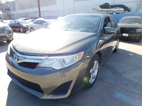 Used 2012 Toyota Camry LE image 3