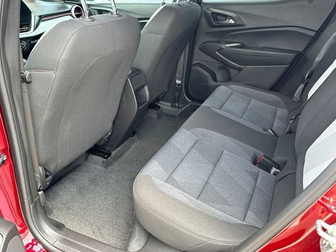 Used 2025 Chevrolet Trax RS w/ Sunroof Package FWD image 16