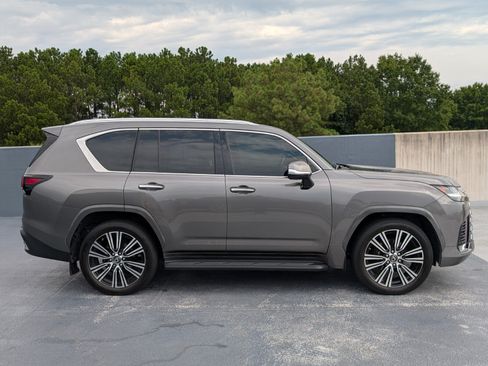 Used 2023 Lexus LX 600 4WD w/ Accessory Package (Z1) image 6