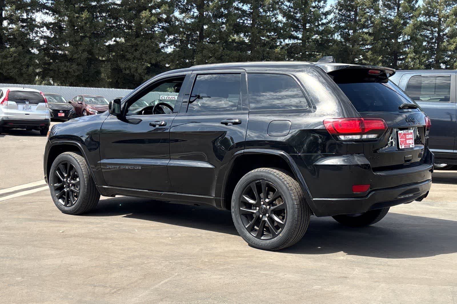 Used 2020 Jeep Grand Cherokee Altitude AWD/4WD image 8