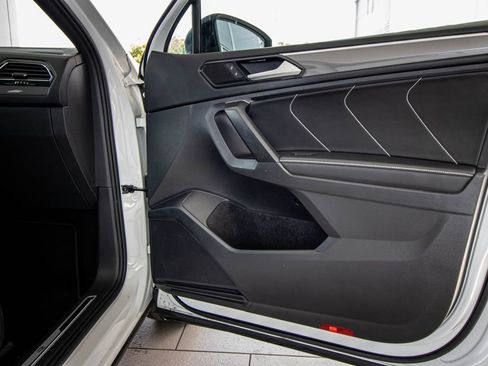 Certified 2023 Volkswagen Tiguan SE R-Line FWD image 17
