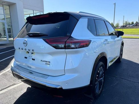 Used 2024 Nissan Rogue Platinum AWD/4WD image 3