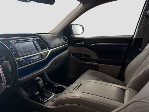 Used 2017 Toyota Highlander Limited Platinum image 26