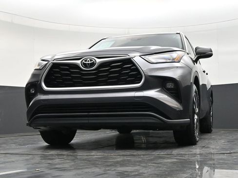 Used 2022 Toyota Highlander XLE image 27