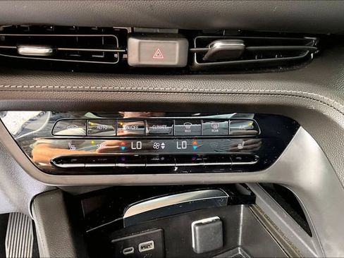 Used 2023 Buick Envision Preferred FWD image 32