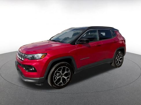 Used 2025 Jeep Compass Limited image 7