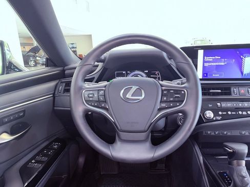 Used 2025 Lexus ES 300h w/ Premium Package FWD image 17