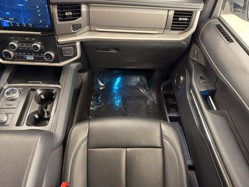 Used 2024 Ford Expedition XLT AWD/4WD image 28