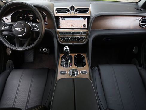 Used 2023 Bentley Bentayga Extended Wheelbase AWD/4WD image 4