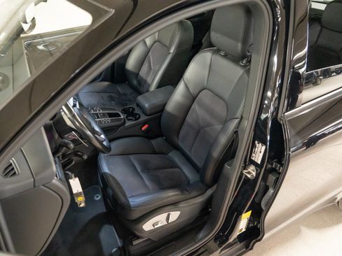 Certified 2020 Porsche Macan AWD/4WD image 5