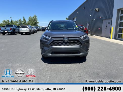 Used 2025 Toyota RAV4 XLE AWD/4WD image 2