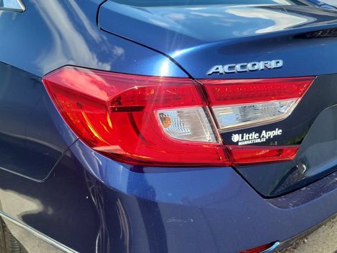 Used 2018 Honda Accord Touring image 10