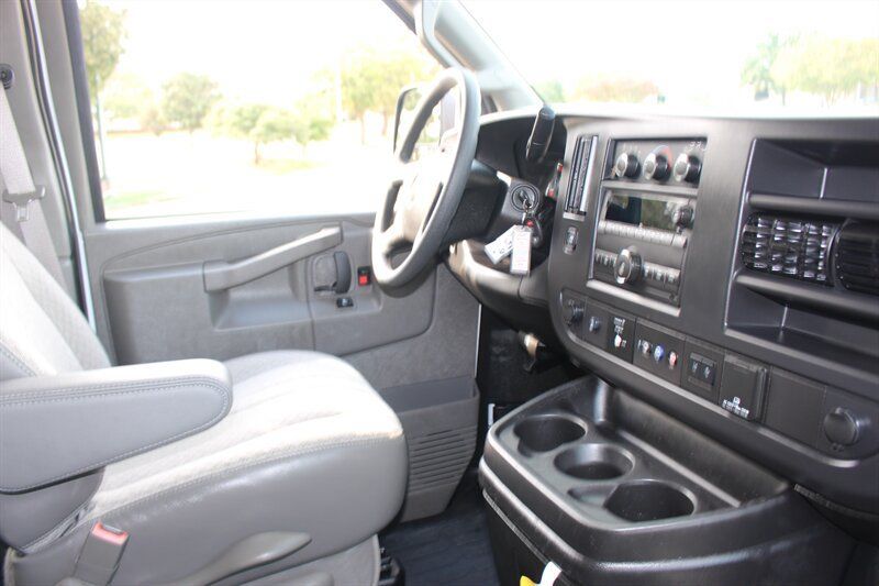Used 2025 GMC Savana 3500 LT w/ LT Preferred Equipment Group RWD image 21