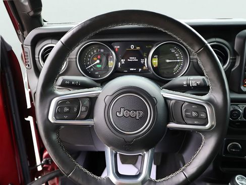 Used 2021 Jeep Wrangler Unlimited Sahara w/ Cold Weather Group AWD/4WD image 30